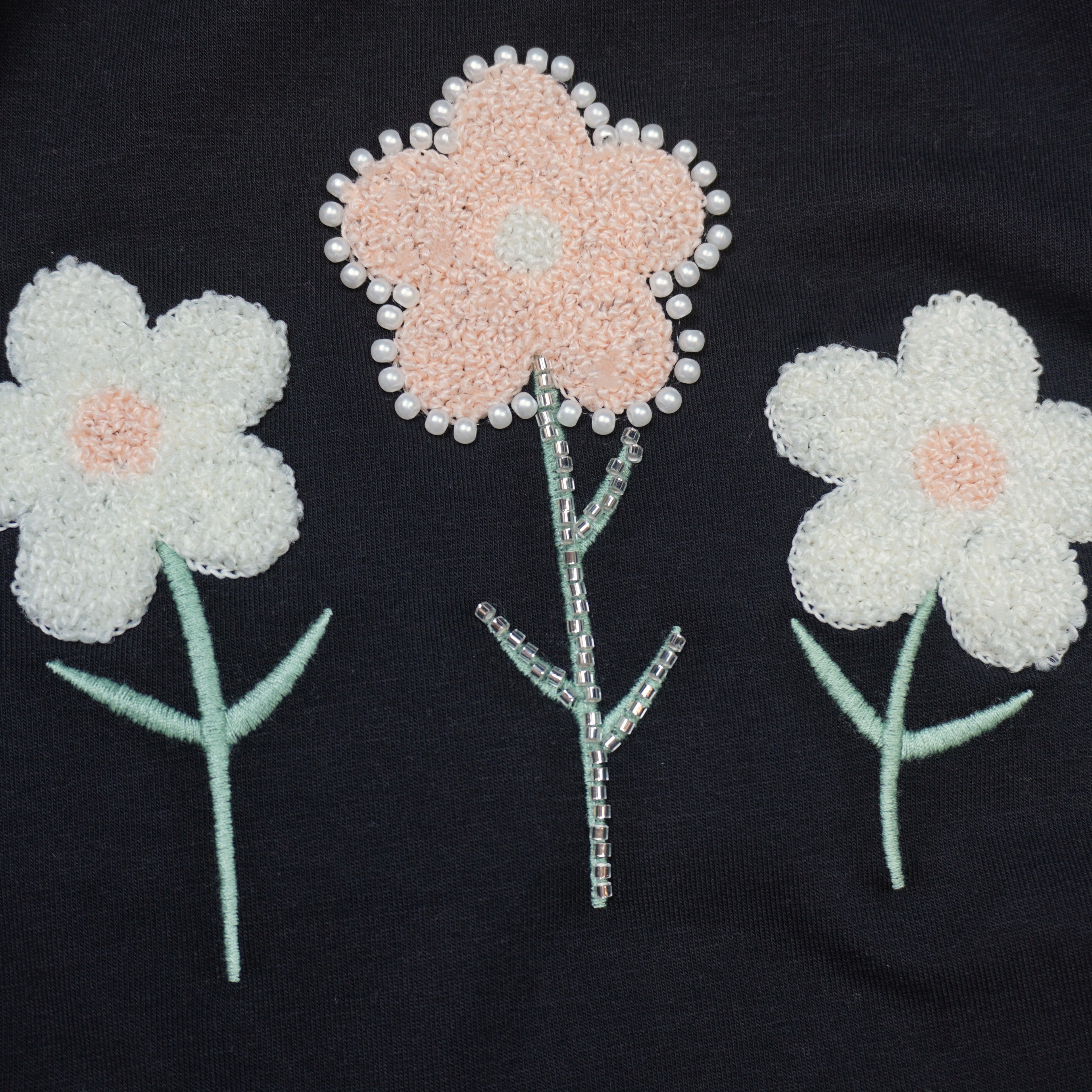 🌸 Mädchen Sweatshirt – Schwarz mit 3D Blumen & Perlen-Applikation