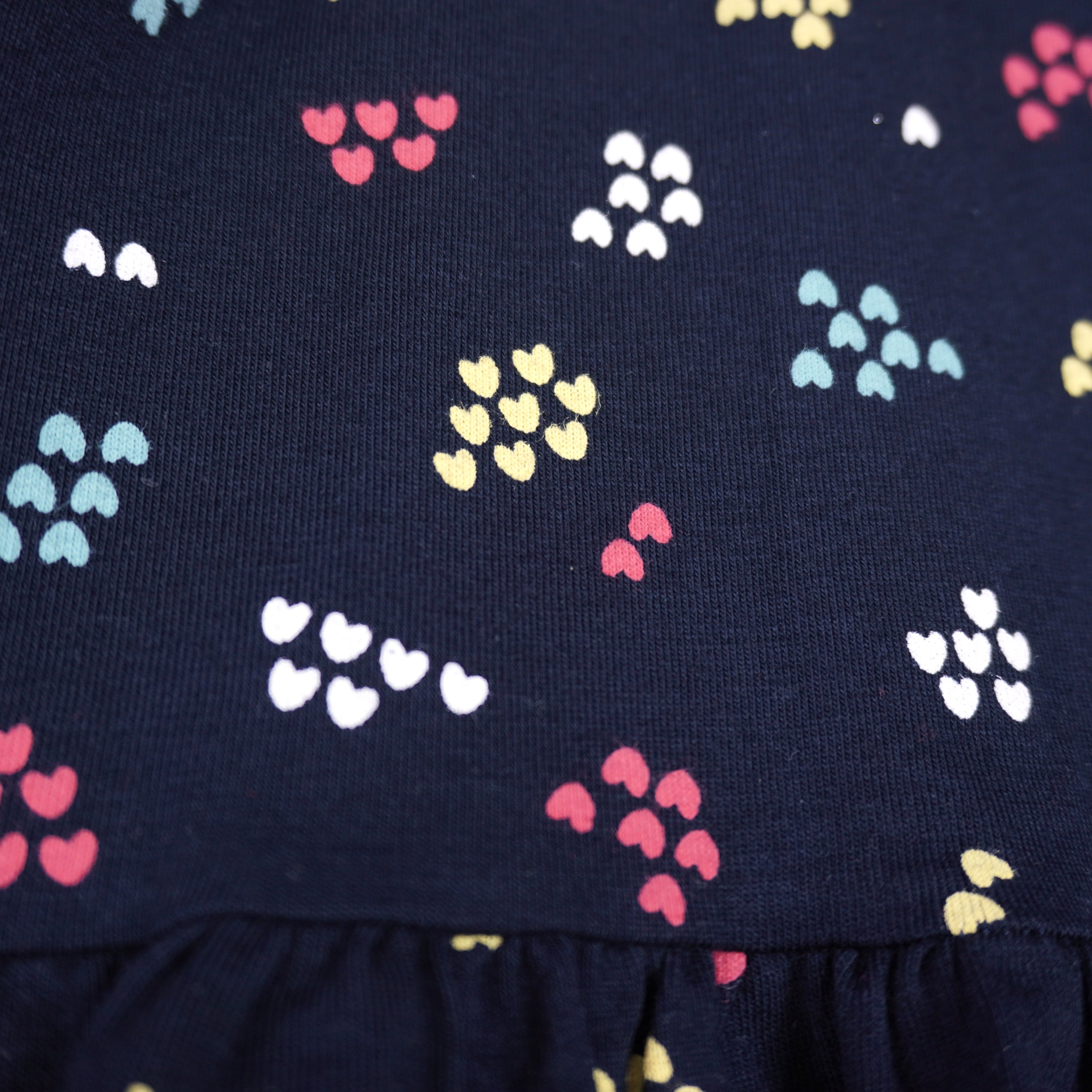 💙 Mädchen Langarmkleid – Navy mit bunten Herzen