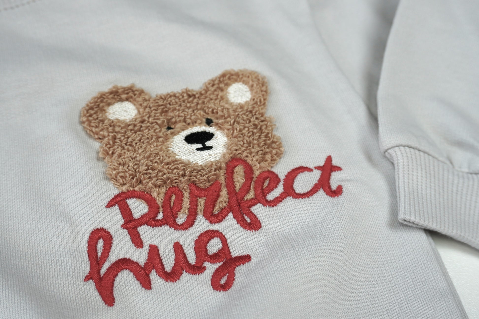 Perfect Hug – Baby Set Sweatshirt & Hose Grau Gestreift