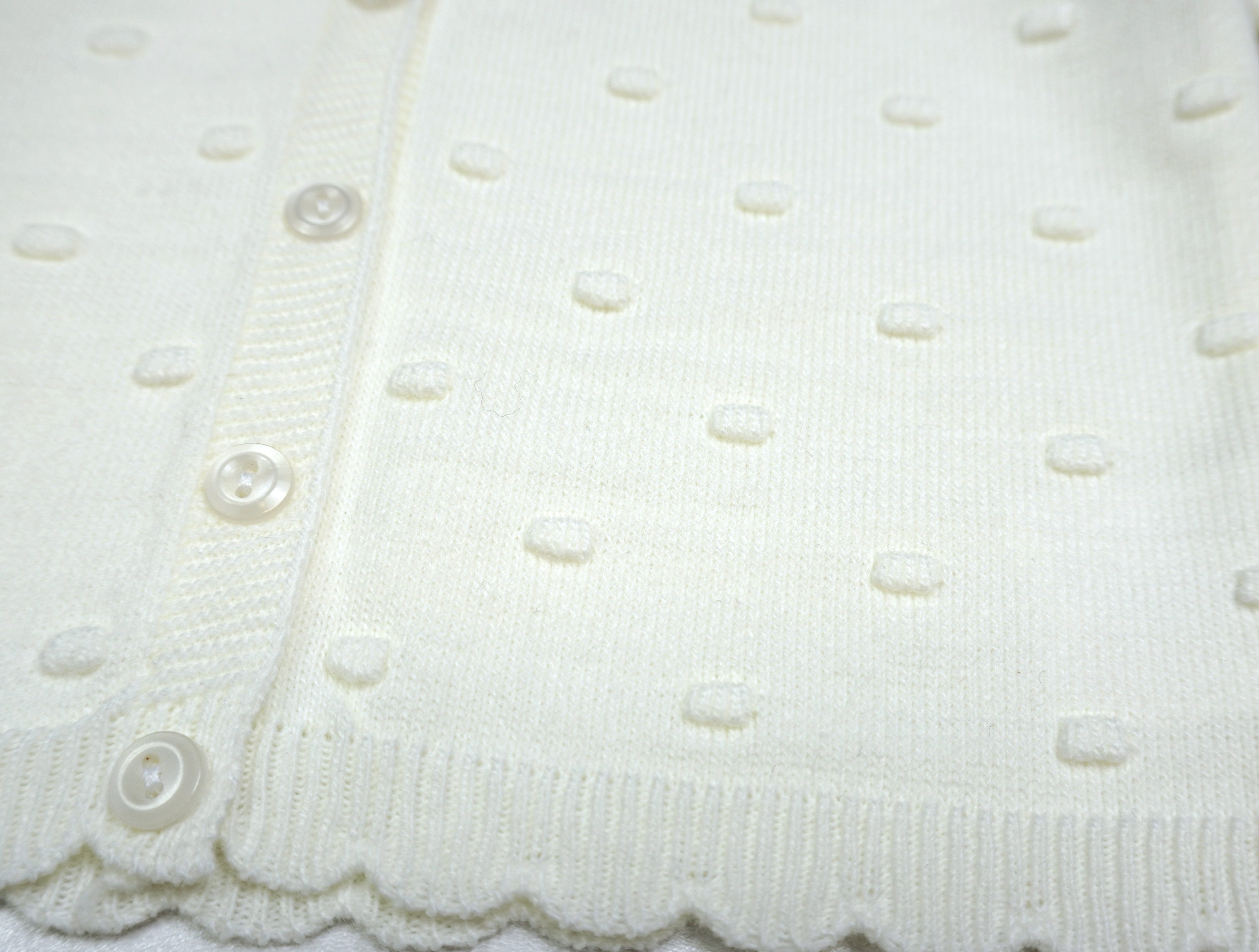 Baby Mädchen Strickjacke «Perlmuster» – Weiss | Baby One