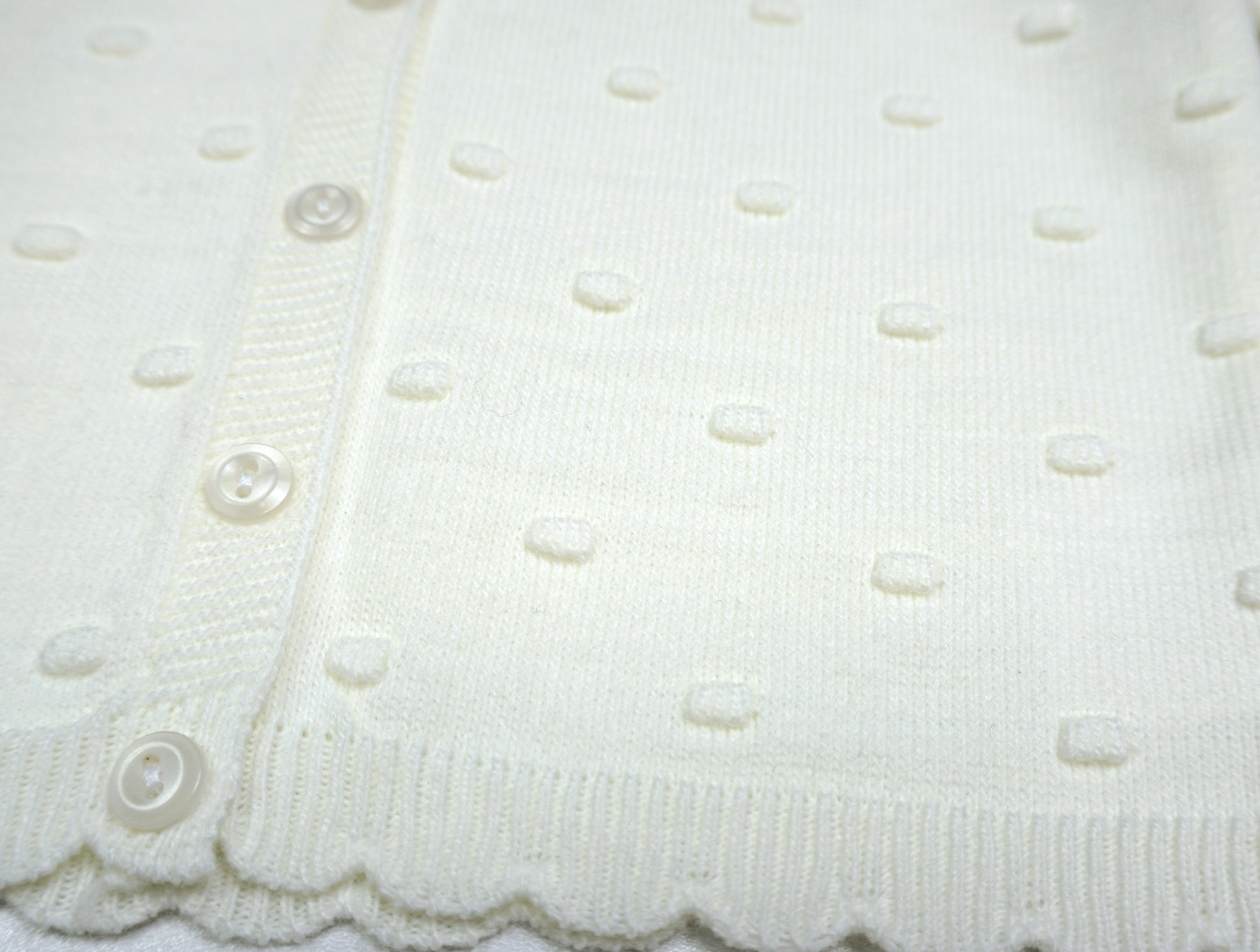 Baby Mädchen Strickjacke «Perlmuster» – Weiss | Baby One