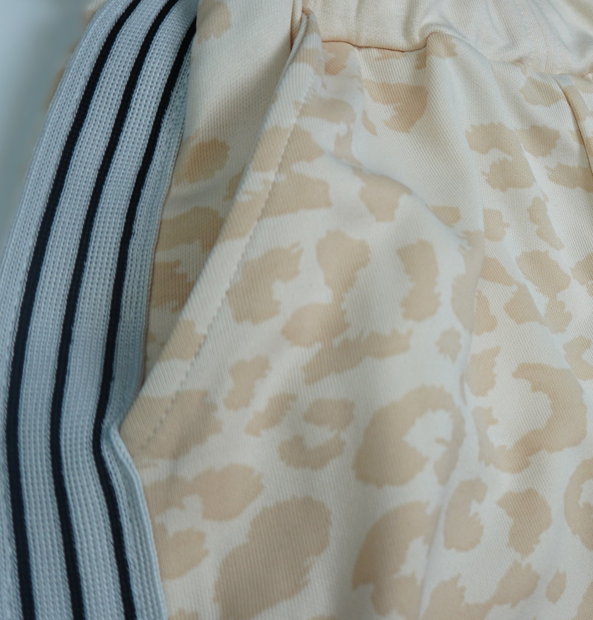 Kinder Trainingsanzug «Leopard» – Creme/Beige