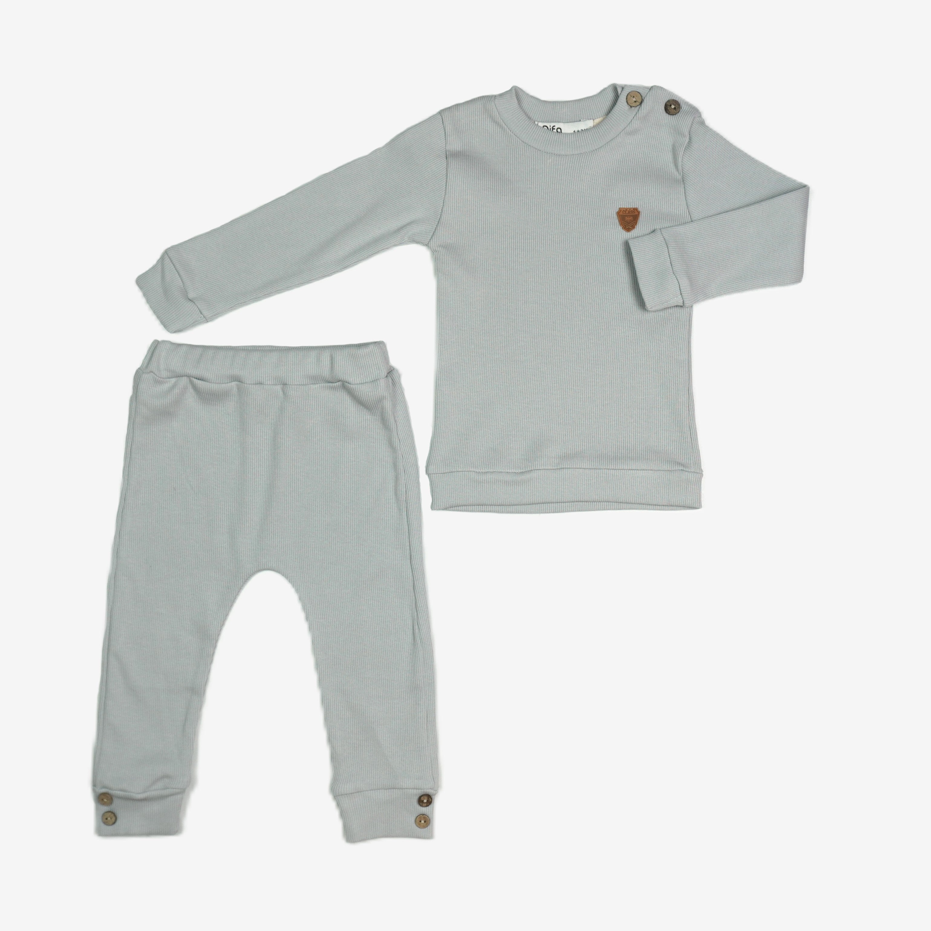 🧲 Difa Baby Jogginganzug – Eisblau Rippenstrick mit Leder-Patch (Sweatshirt & Hose)