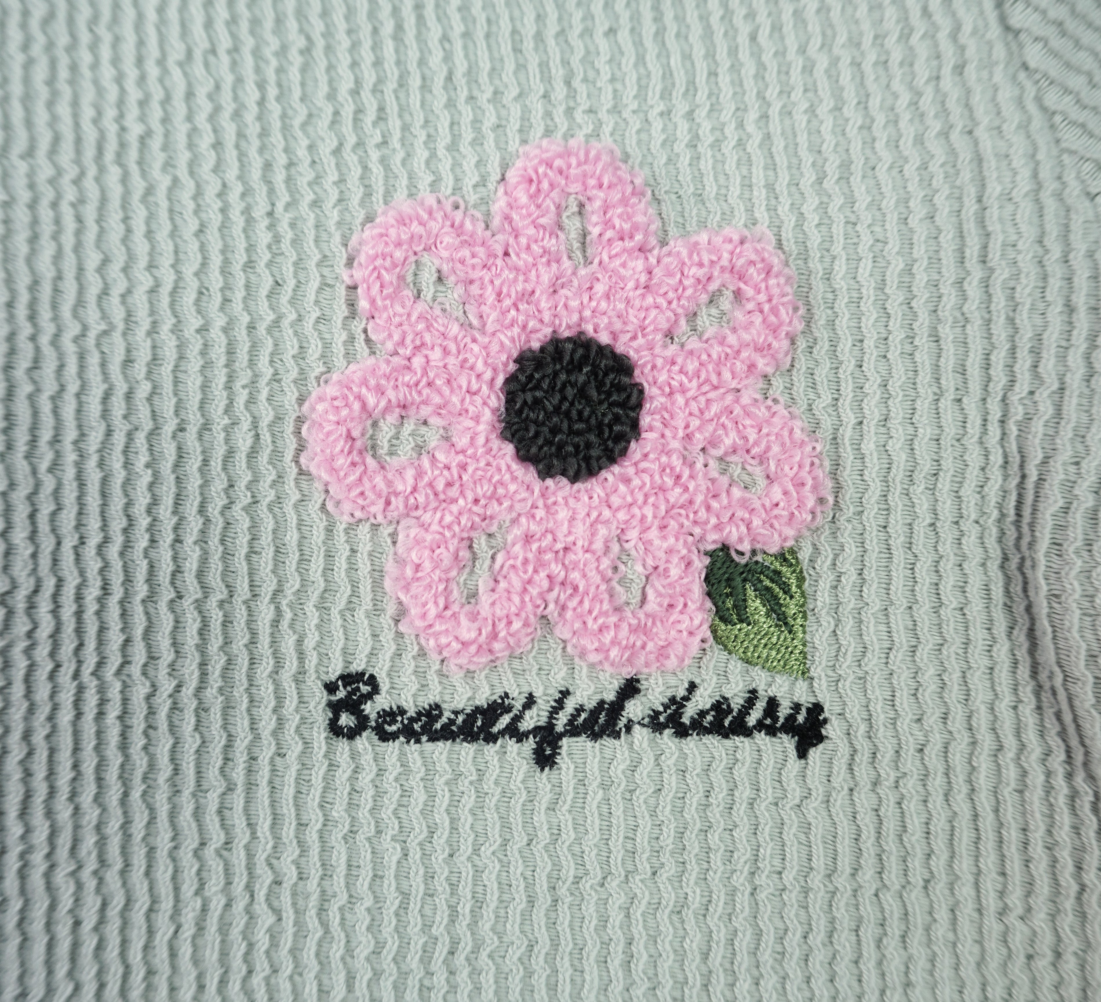 🌼 Roya Girls Mädchen Langarmshirt – Salbei "Beautiful Daisy" Stickerei