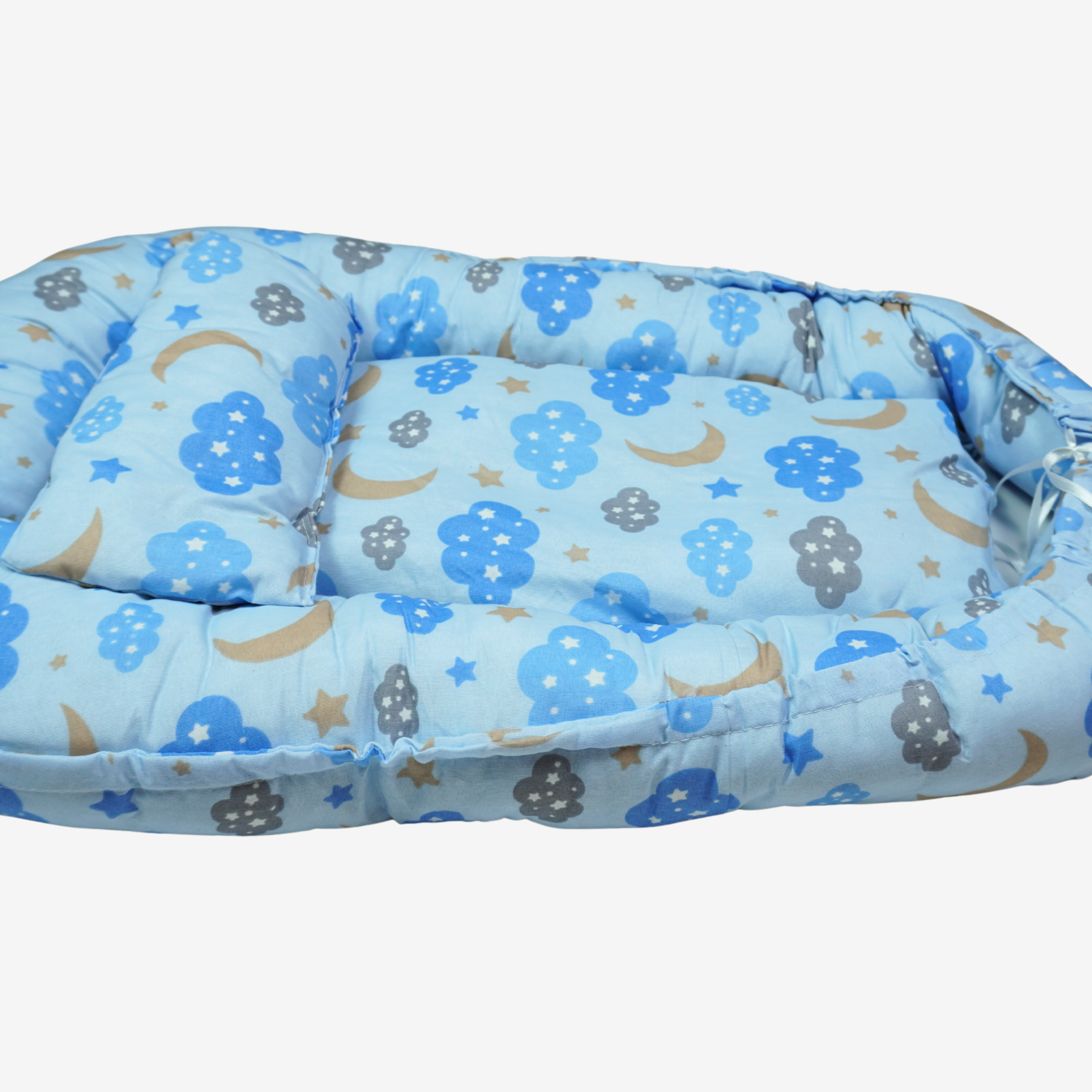 Baby-Kuschelnest mit Mond & Wolken